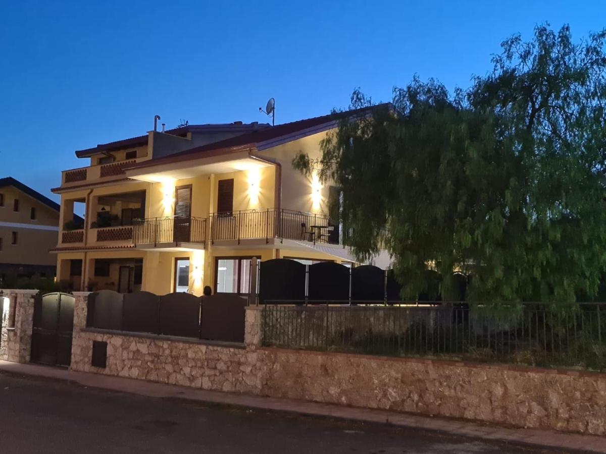 B&B Villa Chiara Bed And Breakfast ตาออร์มินา ภายนอก รูปภาพ