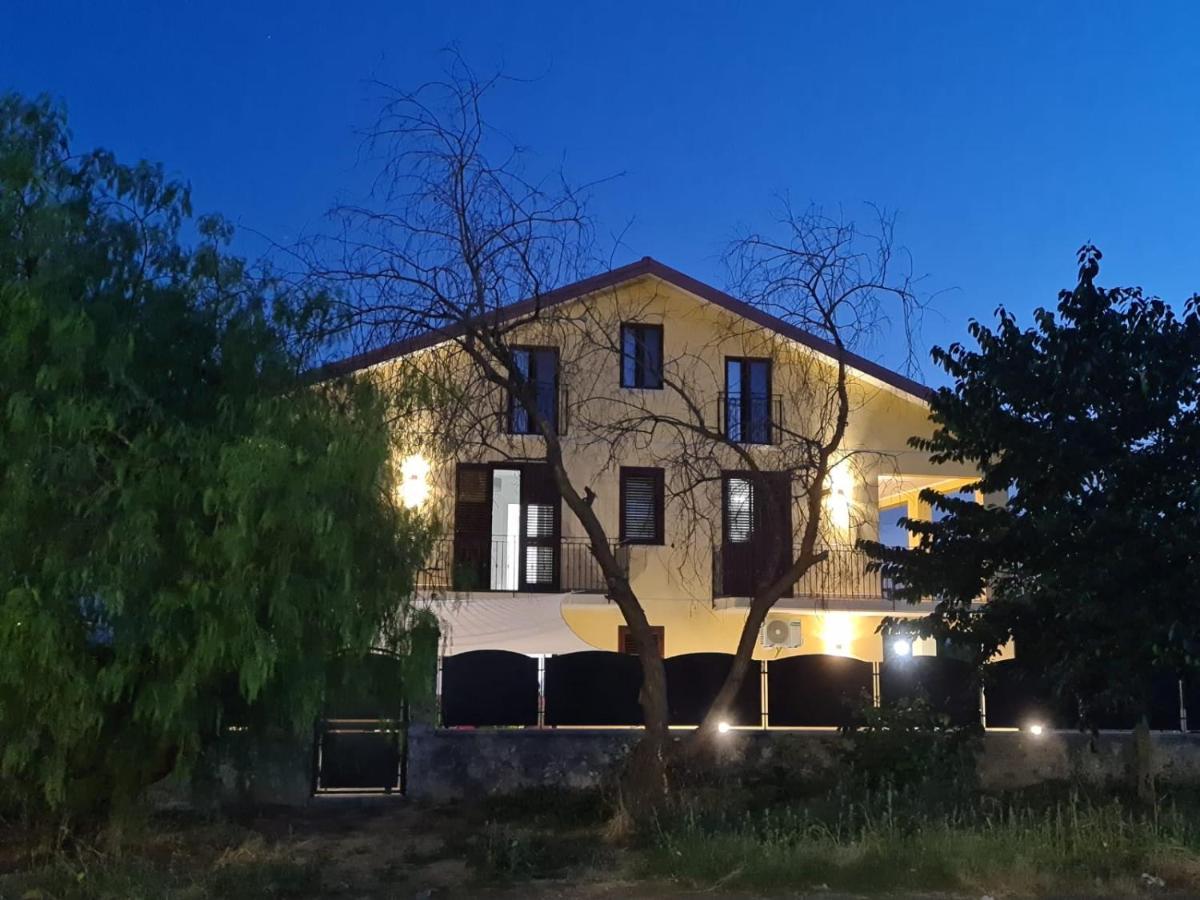 B&B Villa Chiara Bed And Breakfast ตาออร์มินา ภายนอก รูปภาพ