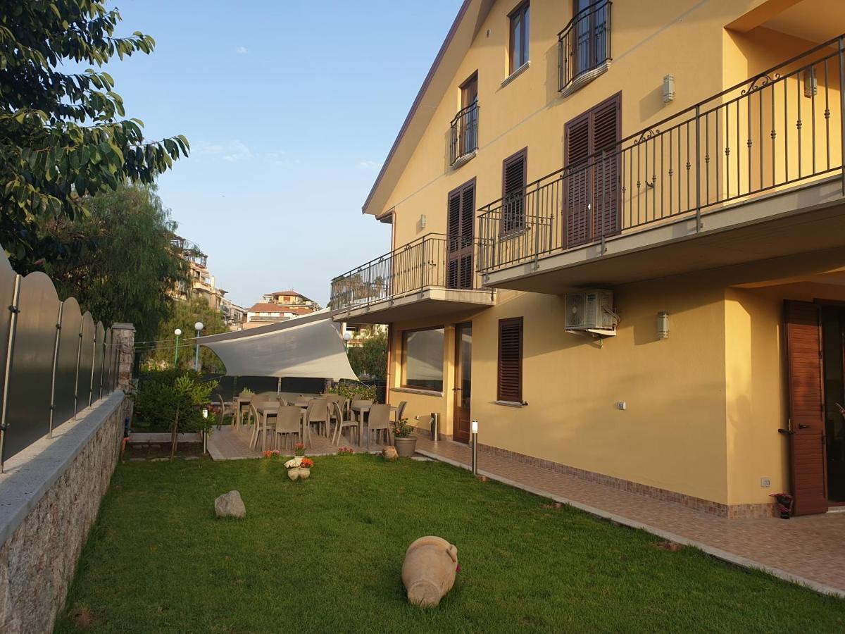 B&B Villa Chiara Bed And Breakfast ตาออร์มินา ภายนอก รูปภาพ