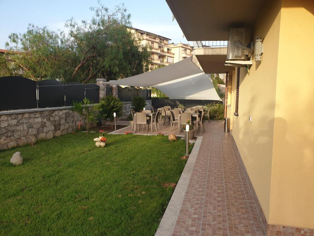 B&B Villa Chiara Bed And Breakfast ตาออร์มินา ภายนอก รูปภาพ