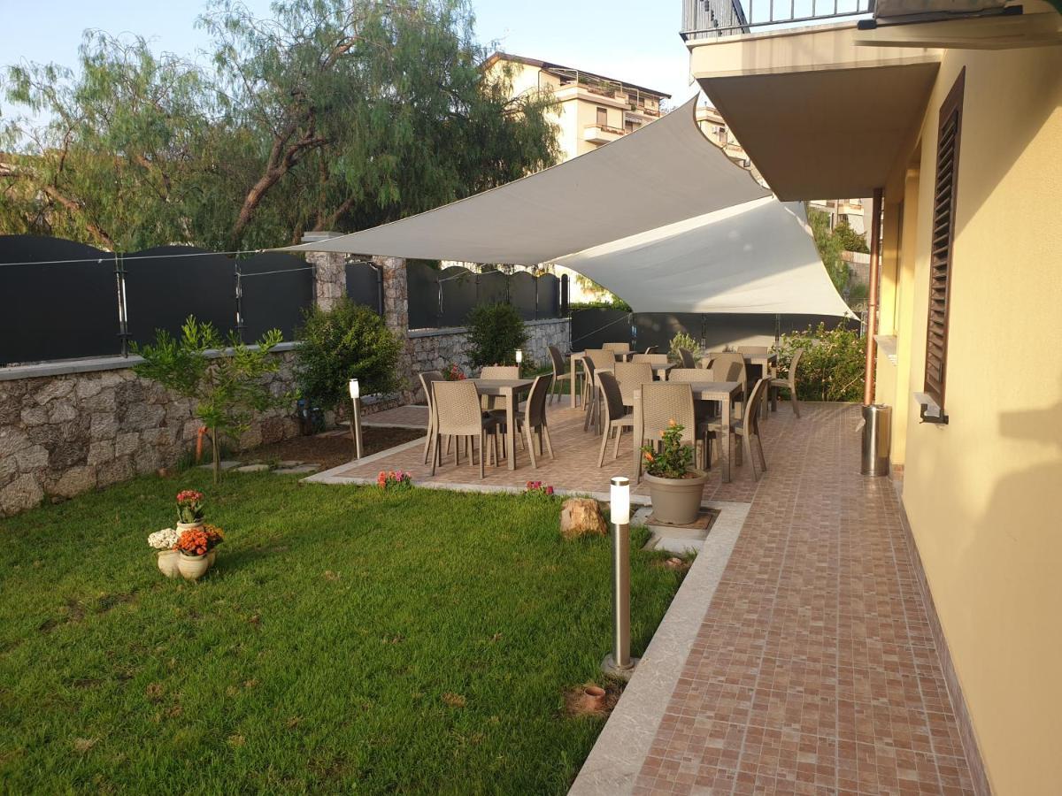 B&B Villa Chiara Bed And Breakfast ตาออร์มินา ภายนอก รูปภาพ