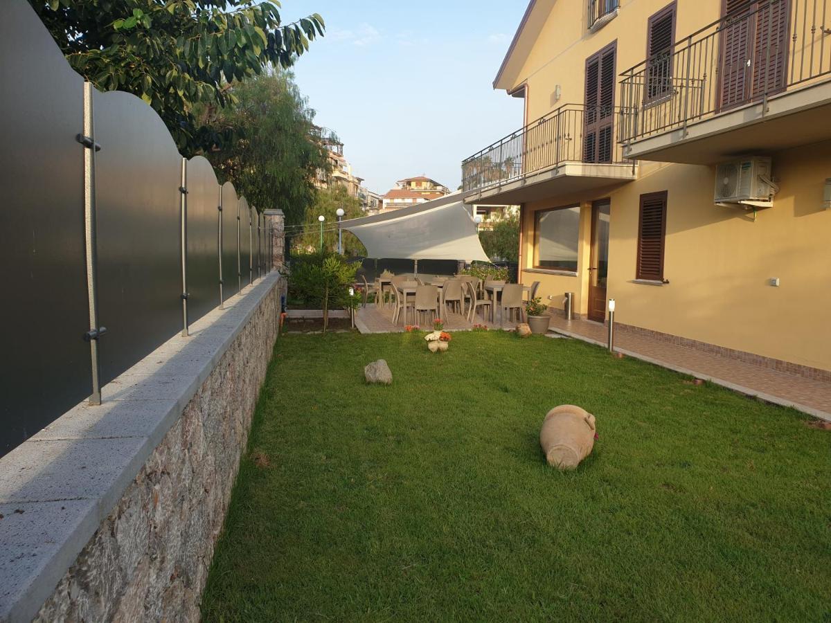 B&B Villa Chiara Bed And Breakfast ตาออร์มินา ภายนอก รูปภาพ