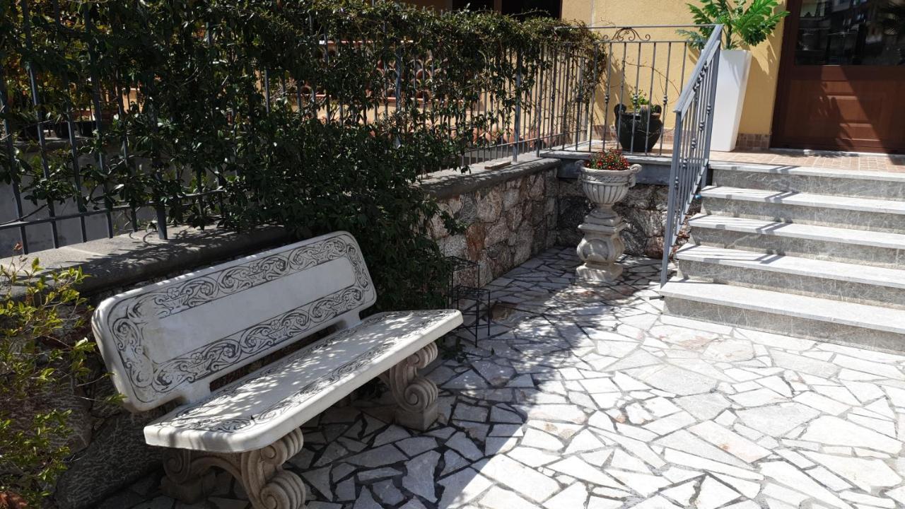 B&B Villa Chiara Bed And Breakfast ตาออร์มินา ภายนอก รูปภาพ